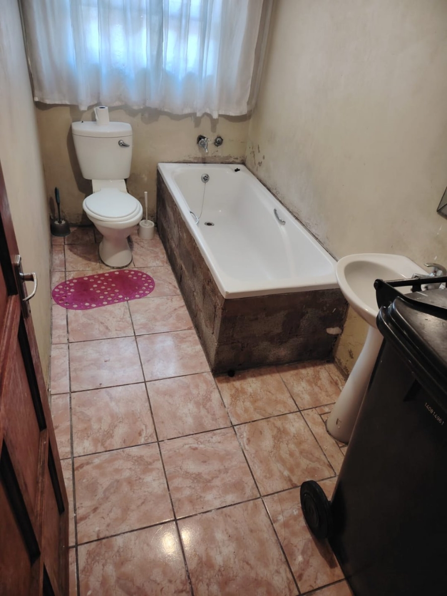 5 Bedroom Property for Sale in Mdantsane Nu 17 Eastern Cape